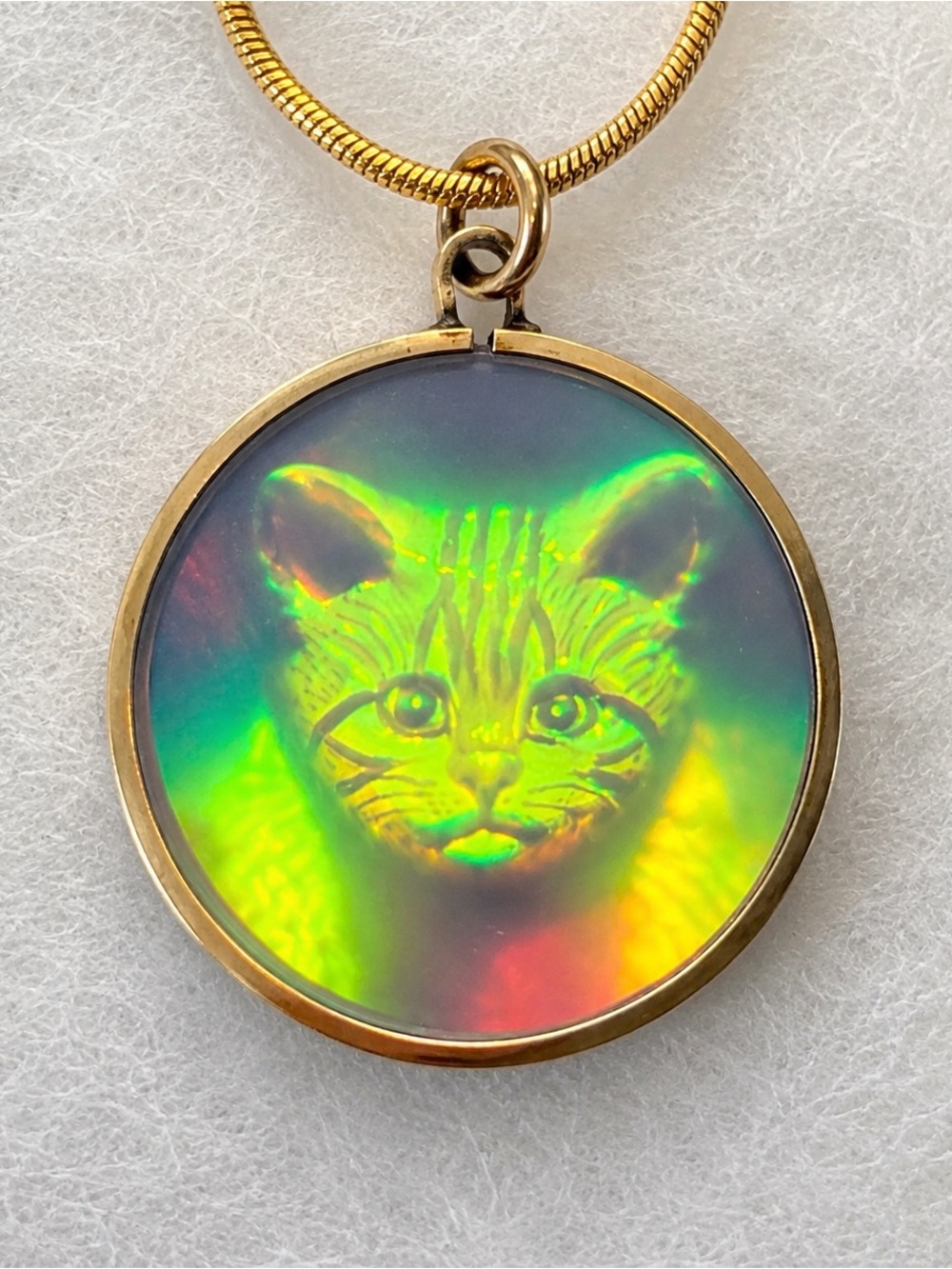 Vintage Holographic Cat Pendant Necklace Rainbow Prismatic Art Gold Tone